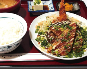 ハンバーグとハッシュドポテト定食
