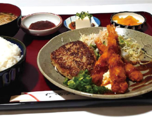 ハンバーグとエビフライ定食